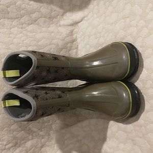 Bogs size 5 boys hunter green winter boots